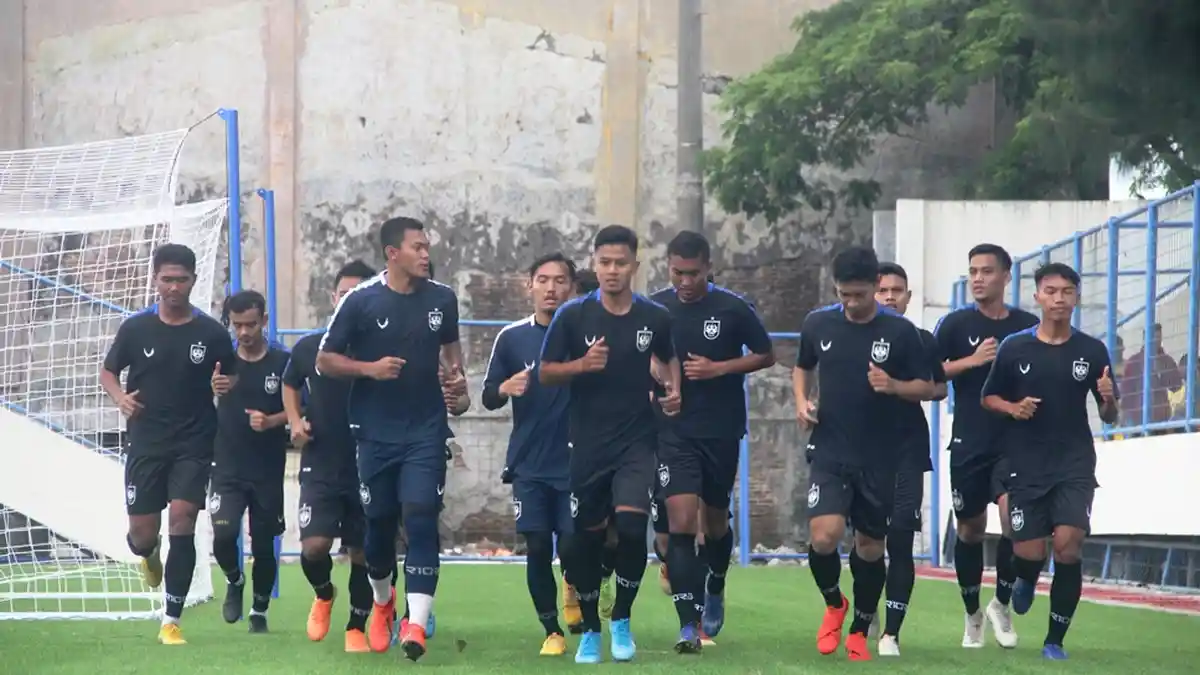 Latihan Perdana PSIS Semarang, Dragan Djukanovic Puji Kualitas Rumput Sintetis Stadion Citarum