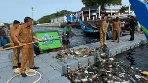 Reza-Fahlevi-Ikut-Bersihkan-Laut.jpg