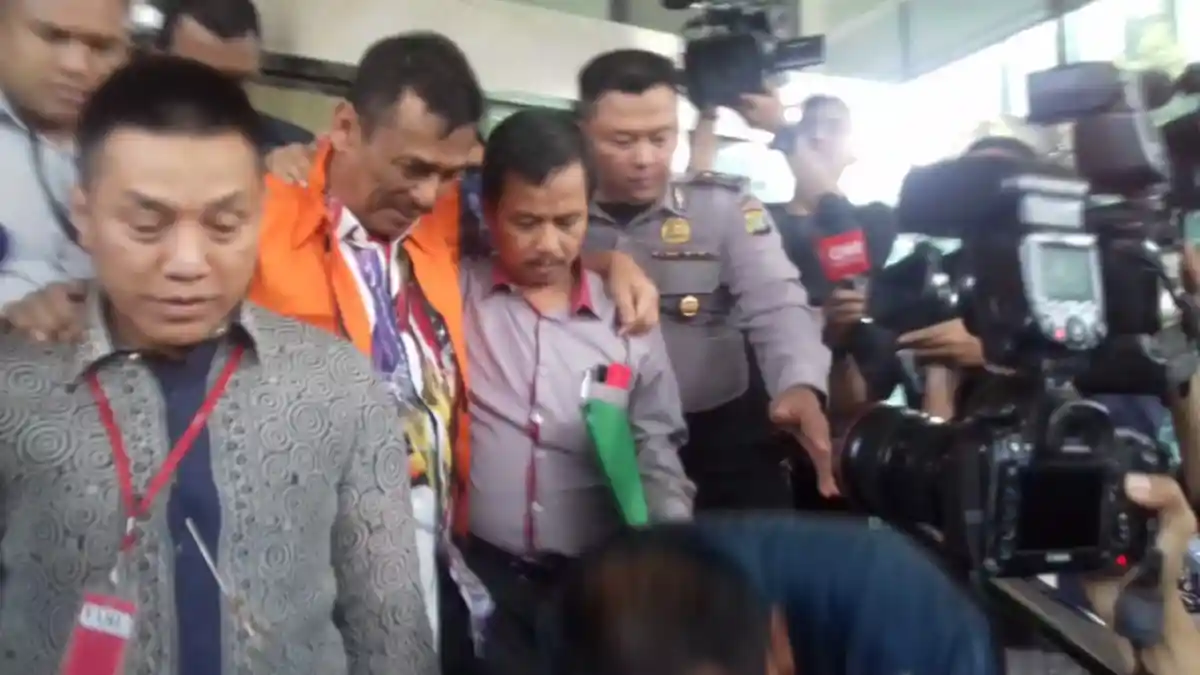 KPK Kembali Periksa Walikota Madiun Sebagai Tersangka dan Menahannya