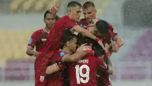 Para-pemain-Persis-Solo-melakukan-selebrasi-pada-pertandingan-melawan-Semen-Padang.jpg