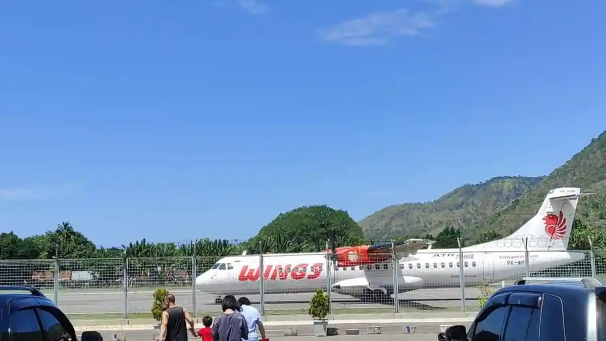 Dampak Abu Vulkanik Gunung Lewotobi dari Flores Timur, Bandara Ende Tutup