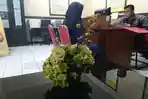 keluarga-salwa-saat-melapor-ke-pihak-polda-sulteng-jumat-1272019-malam.jpg