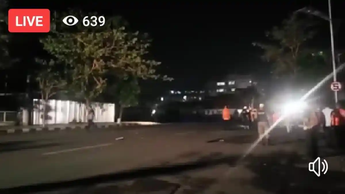 VIDEO - Detik-detik Jalan Gubeng Surabaya Ambles, Para Pengguna Jalan Panik