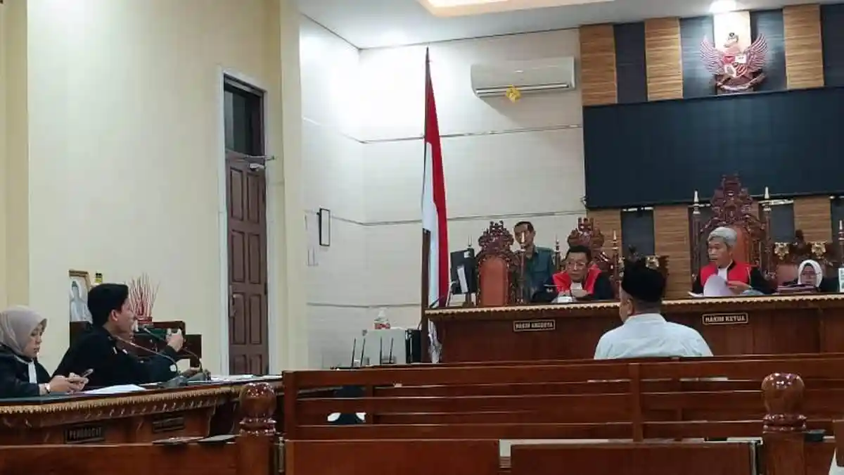 Sidang Korupsi SPAM Pesawaran, Syahril Menangis Anak Titip Uang Pengganti Rp1,2 M - Tribunlampung.co.id