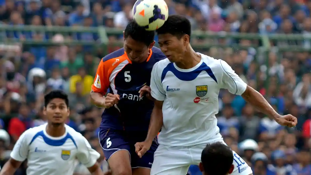 Jupe Berusaha Mendekatkan Diri dengan Bobotoh