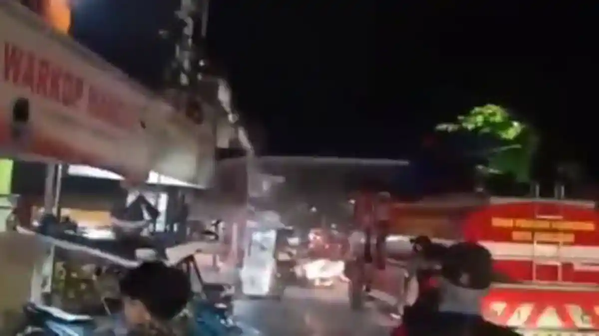 Viral, Hari Pertama PSBB di Kota Makassar, Sejumlah Warung Disemprot Pemadam, Warga Kucar-Kacir