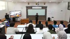 Universitas-Trisakti-menghadirkan-kreator-konten-edukatif-Ferry-Irwandi.jpg