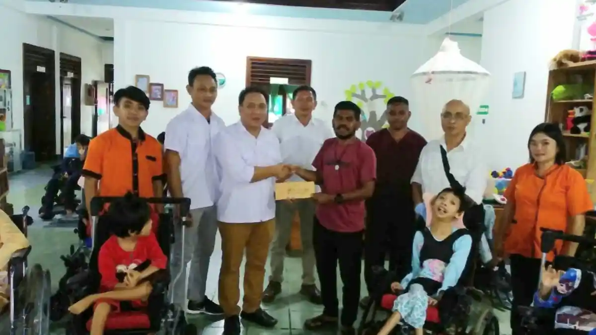 Peringati HUT Ke-12, Partai Gerindra Tomohon Berbagi Kasih di Panti Asuhan