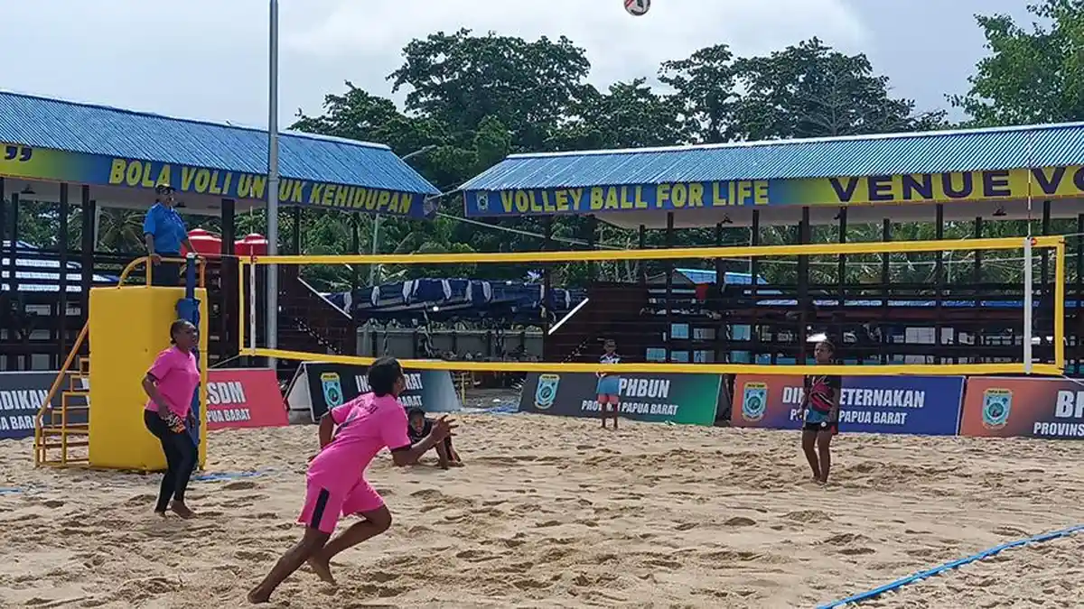 Tim Putri Marbers Hadapi Tim Putri Ikaljatim di Final Kejurda Voli Pantai Papua Barat