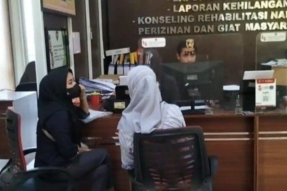 Wanita Muda Terjerat Pinjol Puluhan Juta Rupiah, Bermula dari Tolong Teman, Ending Lapor Polisi