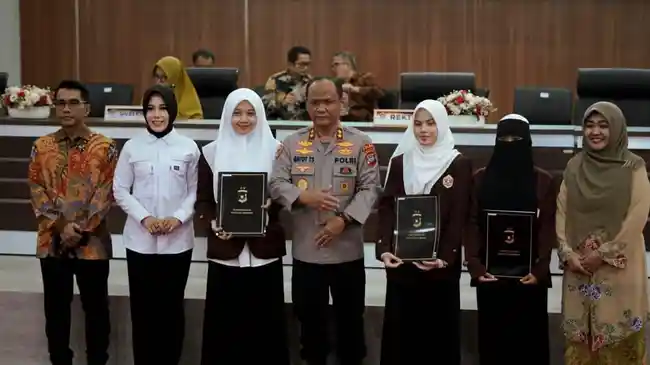 Rezka Oktoberia Apresiasi Kegiatan Peringatan Hardiknas 2026 Polda Sumbar di UIN Imam Bonjol Padang