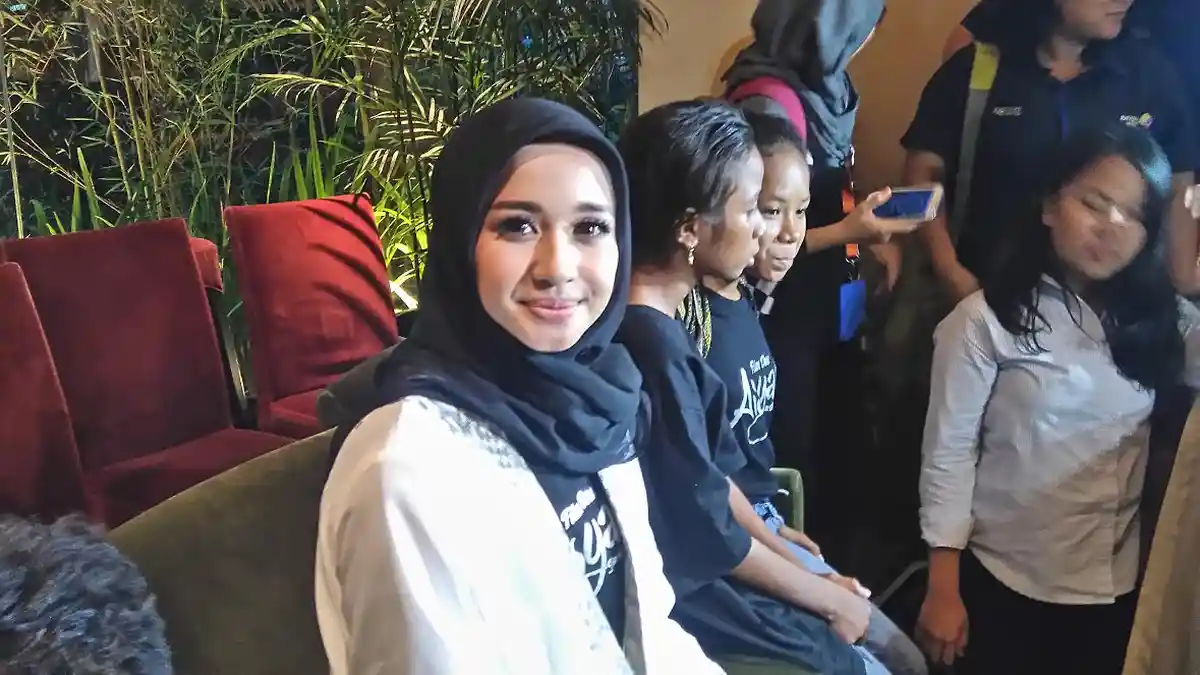 Ada Apa Laudya Cynthia Bella Dikawal 4 Orang Berseragam TNI?