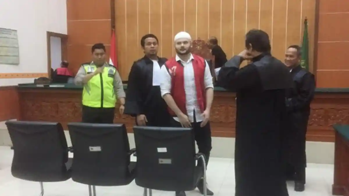 Ridho Rhoma Nangis Saat Pledoi Kasus Narkoba Dibacakan, 'Saya Sadar Kesalahan Saya'