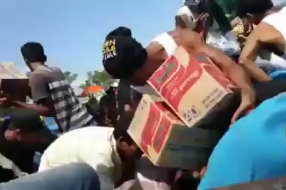 'Astagfirullah, Tolong Kasihan, Jangan!' Relawan Menangis Mohon Warga Berhenti Jarah Bantuan Gempa