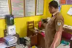 20260519-guru-sd-dukuhturi-2-tunjukkan-tempat-penyimpanan-laptop-raib.jpg