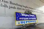 Papan-bunga-yang-jadi-wahana-mengumumkan-Frans-Putros-PERSIB-bANDUNG.jpg