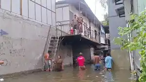 Banjir-rob-di-Jakarta-Utara-pada-Selasa-17-Desember-2024.jpg