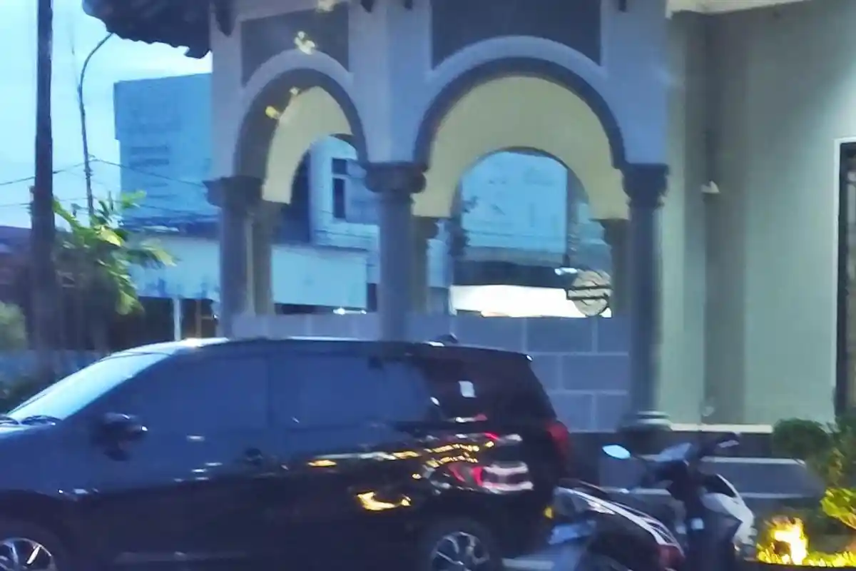 KPK Geledah Salah Satu Kantor di Balikpapan Baru, Ada 7 Mobil hingga Barang Bawaan Koper