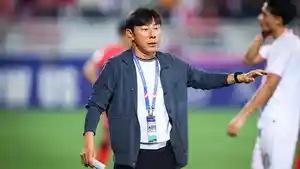 Pelatih-Indonesia-Shin-Tae-yong-saat-memimpin-anak-asuh.jpg