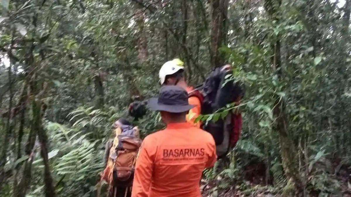 Evakuasi Kapolda Jambi dan Rombongan Terkendala Cuaca, Istri Kapolda Pantau dari Posko Merangin