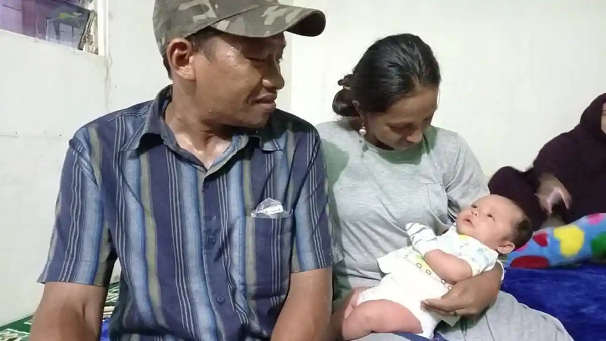 Kisah Pilu Pasutri dan Bayinya, Gara-gara Telat Bayar Kos Mereka Diusir & Tidur di Gerobak