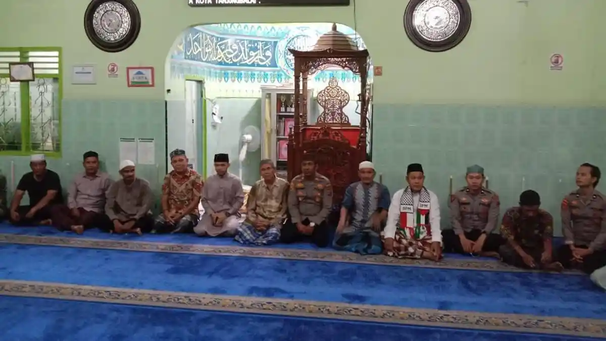 Polres Tanjungbalai Melalui Polsek TBU Laksanakan Kegiatan Safari Kultum Subuh di Masjid Taufiq