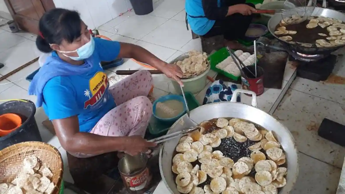 Siasat Pelaku UMKM di Trenggalek Hadapi Kelangkaan Minyak Goreng