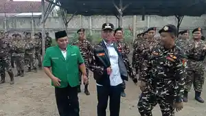 Bupati-Tulungagung-Jawa-Timur-Gatut-Sunu-Wibowo-mendapat-jaket-Barisan.jpg