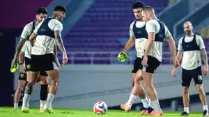 Pemain-Persebaya-official-training-jelang-menghadapi-Persis-Solo.jpg