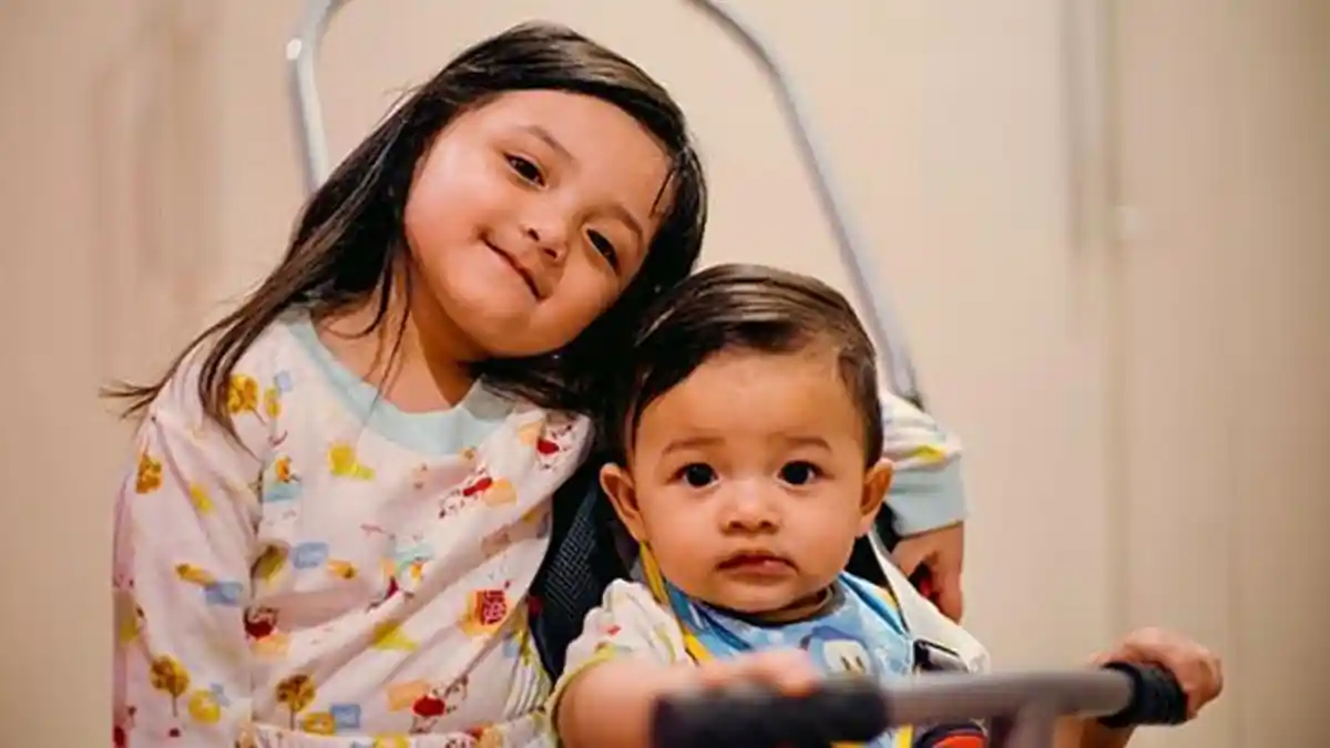 Dua Balita Ashanty Minta Maaf karena Sahurnya Telat