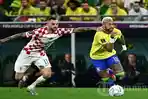 Pemain-depan-Brasil-Neymar-berduel-dengan-pemain-Kroasia-Marcelo-Brozovic.jpg