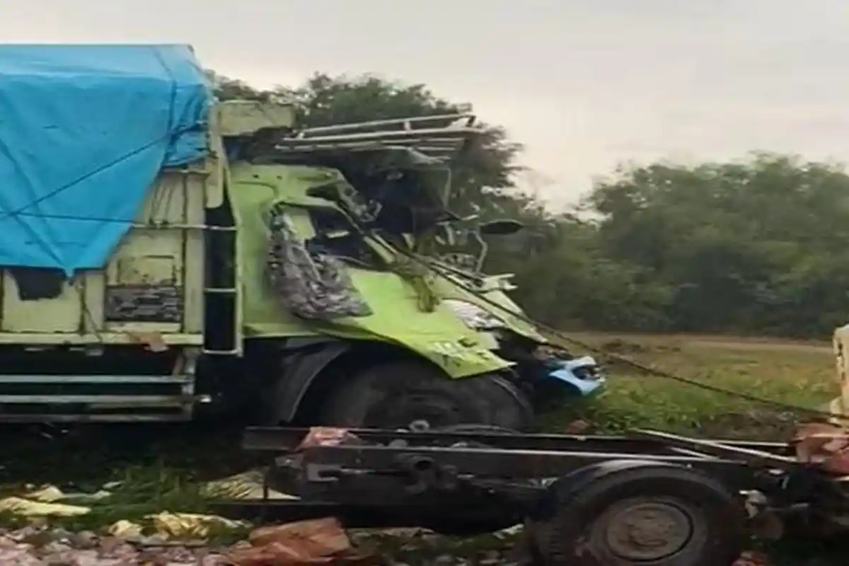 Kecelakaan di Jalan Palembang-Prabumulih, Fuso vs Mobil Box 1 Orang Dikabarkan Meninggal, 3 Luka