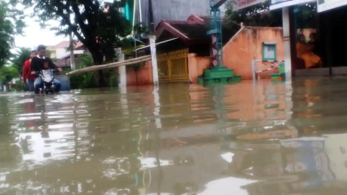 Hendro Tidak Tidur Semalaman Akibat Banjir dari Tanggul Jebol