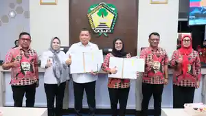 Bupati-Gowa-Husniah-Talenrang-bersama-Kajari-Gowa.jpg