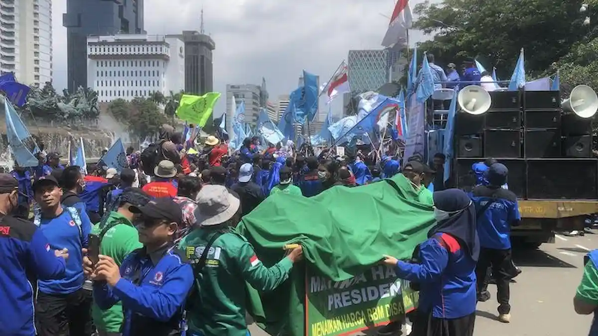 Pihak Istana Temui Pengunjukrasa di Patung Kuda