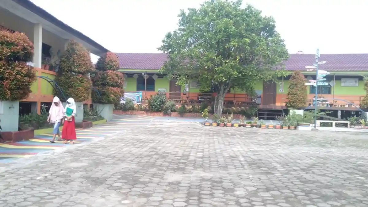 Cerita Sekolah Negeri Bernuansa Islam di Sudut Kota Jambi