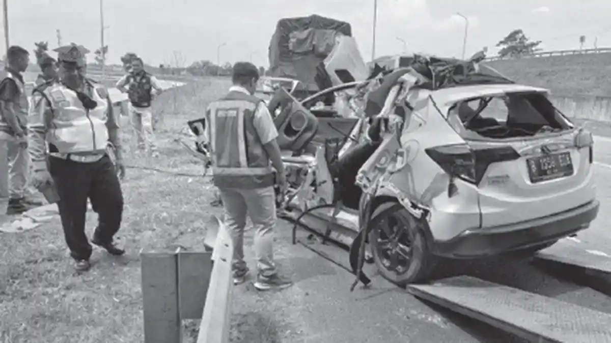 HR-V Seruduk Truk di Tol Medan-Tebingtinggi, Pengemudi dan Satu Penumpang Tewas