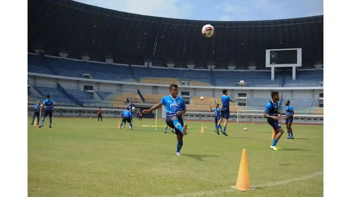 Latihan Pagi Ini, Skuad Persib Bandung Dibagi Empat Kelompok dan Saling Bertanding