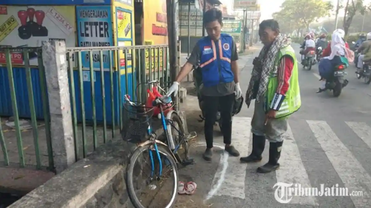Kronologi Kecelakaan Truk Molen dan Pengendara Sepeda di Mojokerto, Diduga Lampu Jalan Kurang Terang