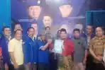 adi_sukemi_ambil_formulir_pendaftaran_calon_bupati_ke_demokrat_pelalawan_riau_yakin_pilkada_2020.jpg