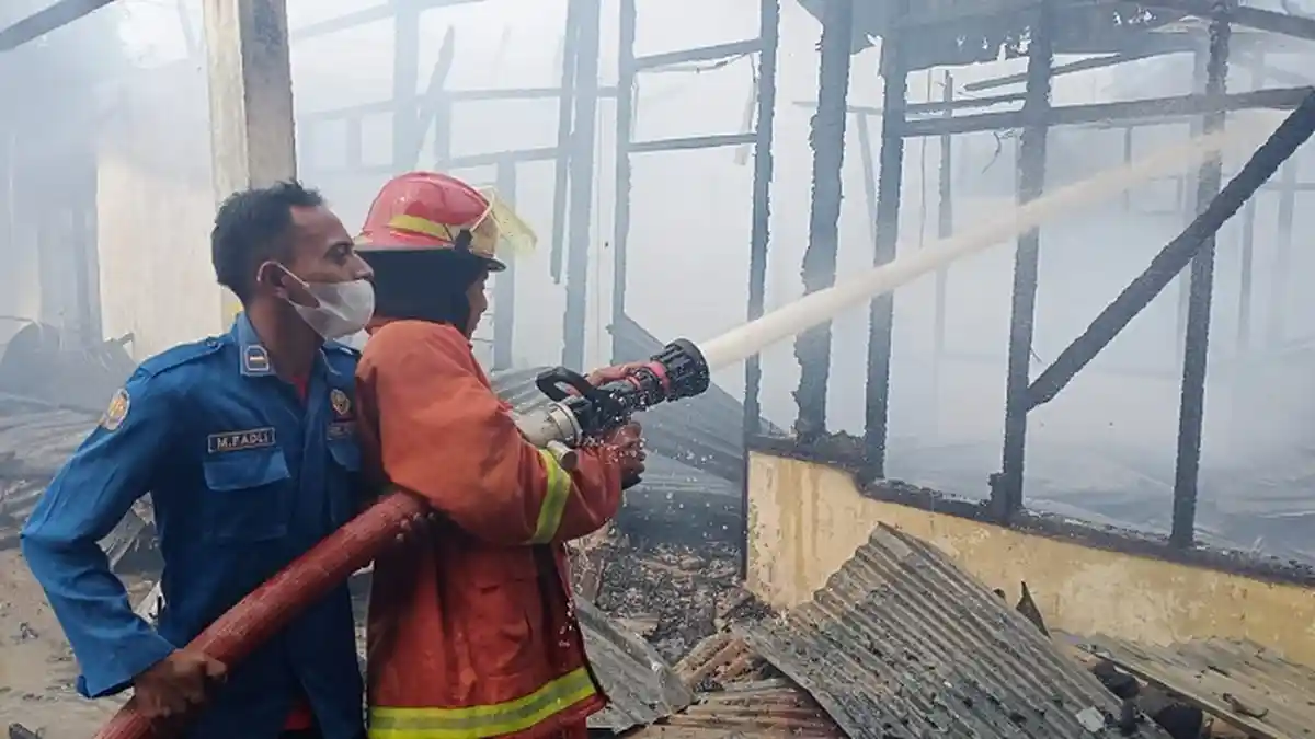 Innalillah! Satu Unit Rumah Warga Miskin di Tambon Tunong Dewantara Terbakar, 11 Jiwa Mengungsi
