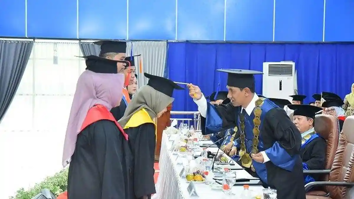 100 Lulusan Sarjana Unsam Dapat Predikat ‘Cum Laude’