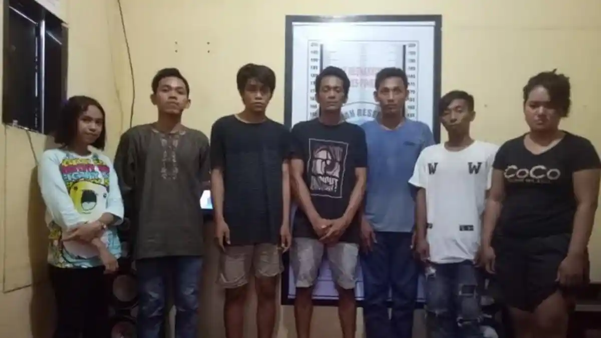 7 Muda Mudi Keburu Ditangkap Polisi saat Hendak Konsumsi Sabu