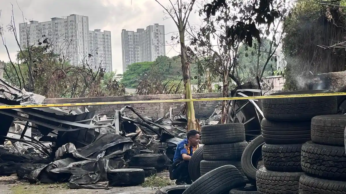 Gudang Ban Hangus Terbakar di Tangsel, Begini Kondisinya