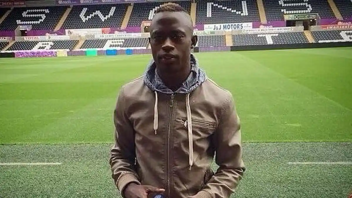 Modou Barrow Perpanjang Kontrak Empat Tahun Bersama Swansea City