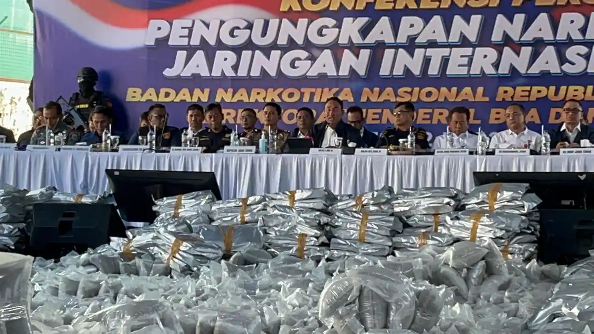 Penampakan 3,37 Ton Ganja Diselundupkan Dalam Koper Via Jalur Resmi Ke Gudang Gresik - Surya.co.id