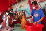 jamasan-patung-kelenteng-boen-tek-bio-banyumas-jelang-imlek-rabu-2612022.jpg
