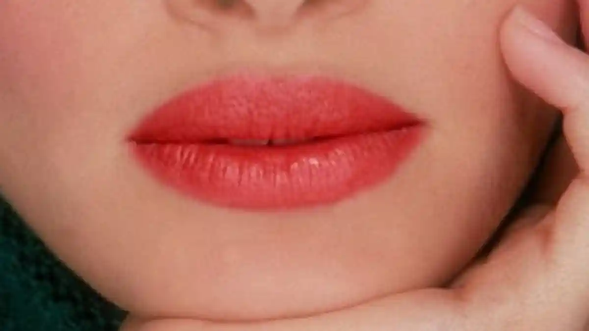 Yuk ! Bikin  Bibir Lebih Merah Merona Dengan Cara 10 Cara Ini