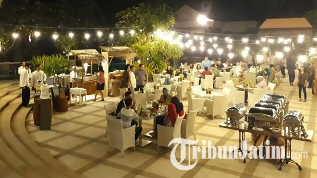 Java Paragon Hotel and Residences Surabaya Tawarkan Buka Puasa Menu Tradisional di Pinggir Kolam