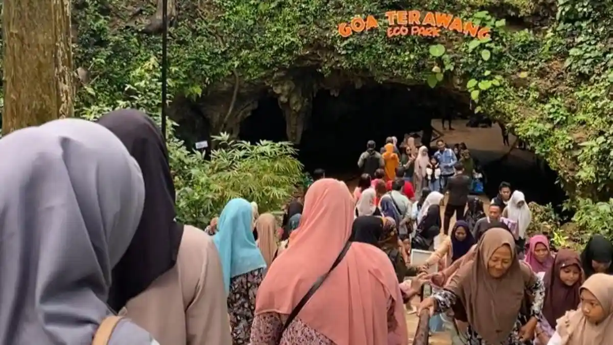 Ribuan Orang Serbu Gua Terawang Blora Selama Libur Tahun Baru Islam